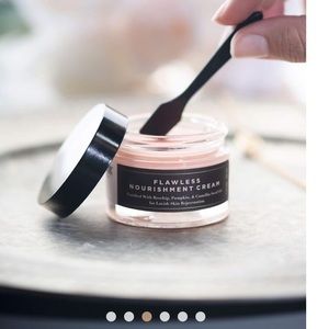 Averr Aglow No. 4 Flawless Nourishment Cream